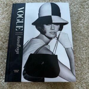 Vogue Essentials Handbags Book